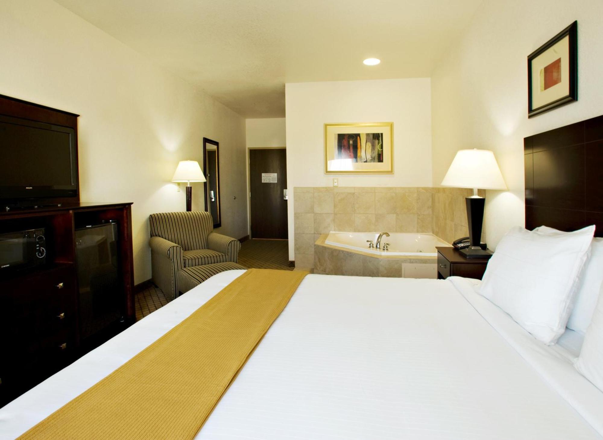 Holiday Inn Express Childress By Ihg Exteriör bild