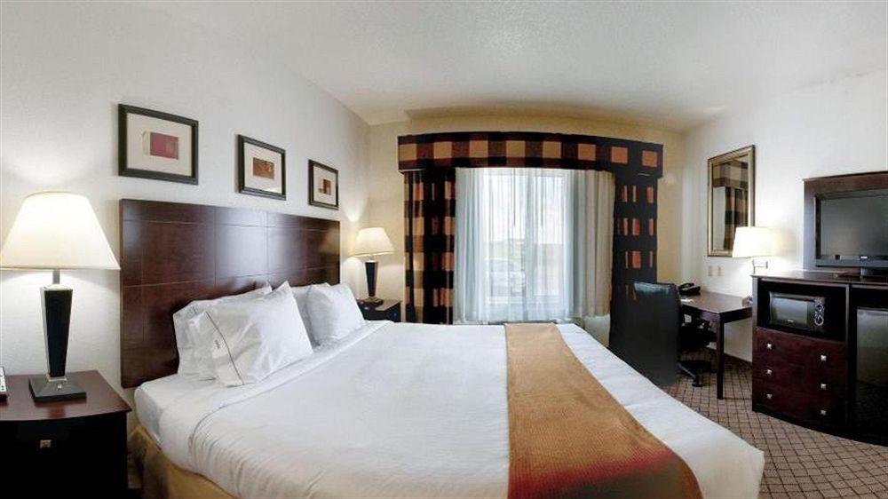 Holiday Inn Express Childress By Ihg Exteriör bild
